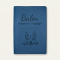 Protège carnet de santé chien personnalisé – Bouvier australien — Bleu nuit — Flèche — gravure « Balou »
