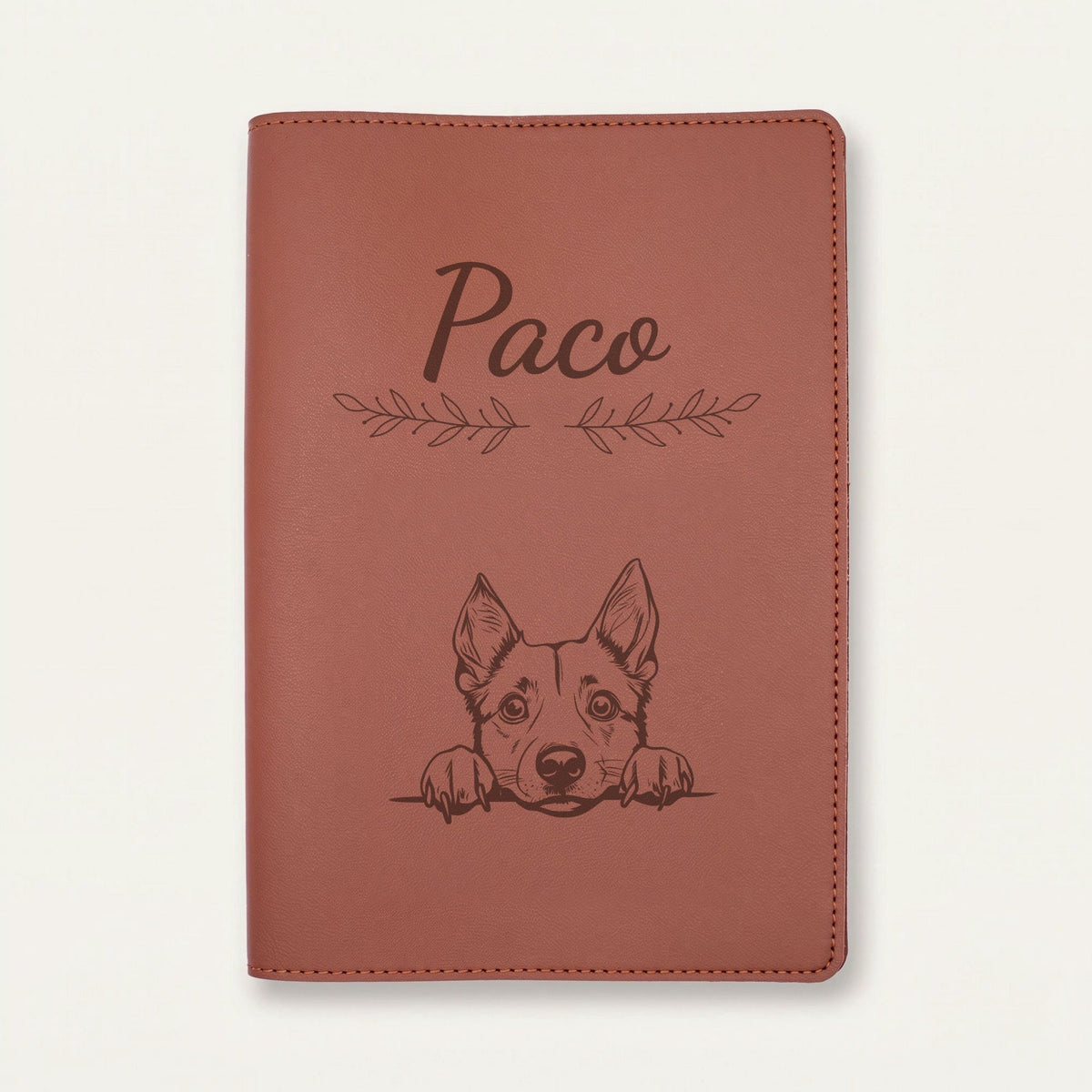 Protège carnet de santé chien personnalisé – Bouvier australien — Chocolat — Rameaux — gravure « Paco »
