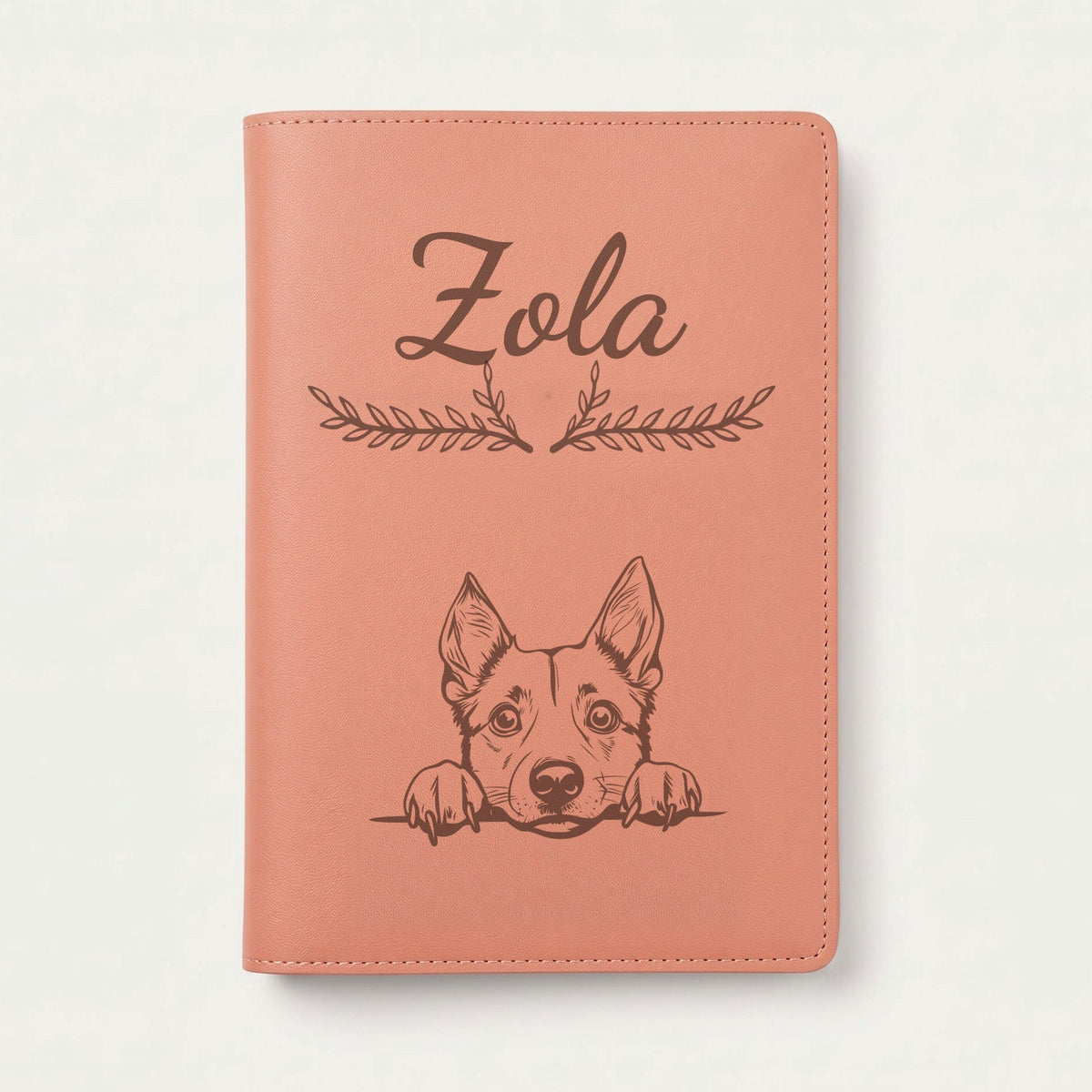 Protège carnet de santé chien personnalisé – Bouvier australien — Terracotta — Bouquet — gravure « Zola »