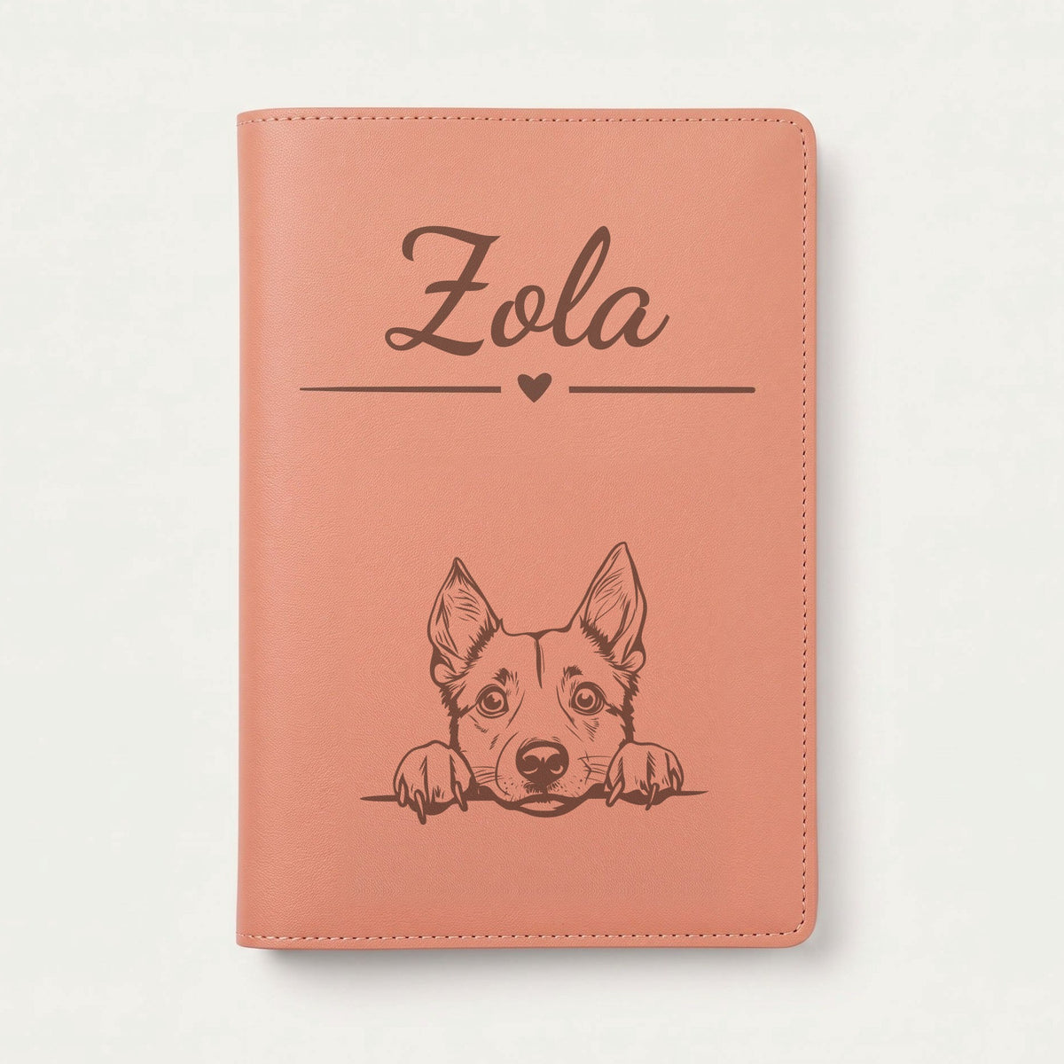 Protège carnet de santé chien personnalisé – Bouvier australien — Terracotta — Cœur — gravure « Zola »