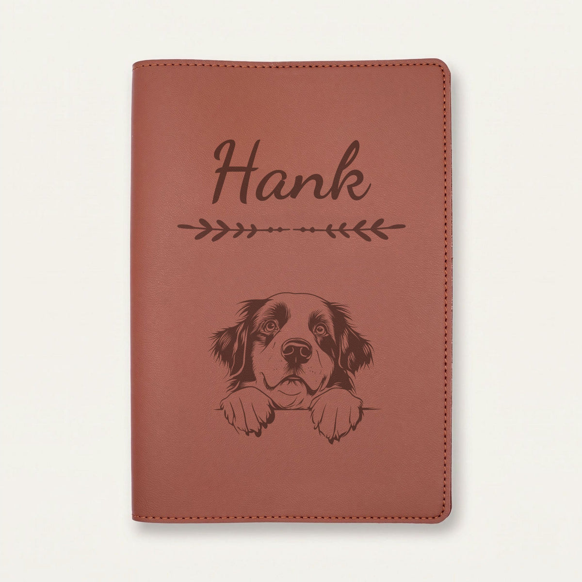 Protège carnet de santé chien personnalisé – Bouvier bernois — Chocolat — Flèche — gravure « Hank »