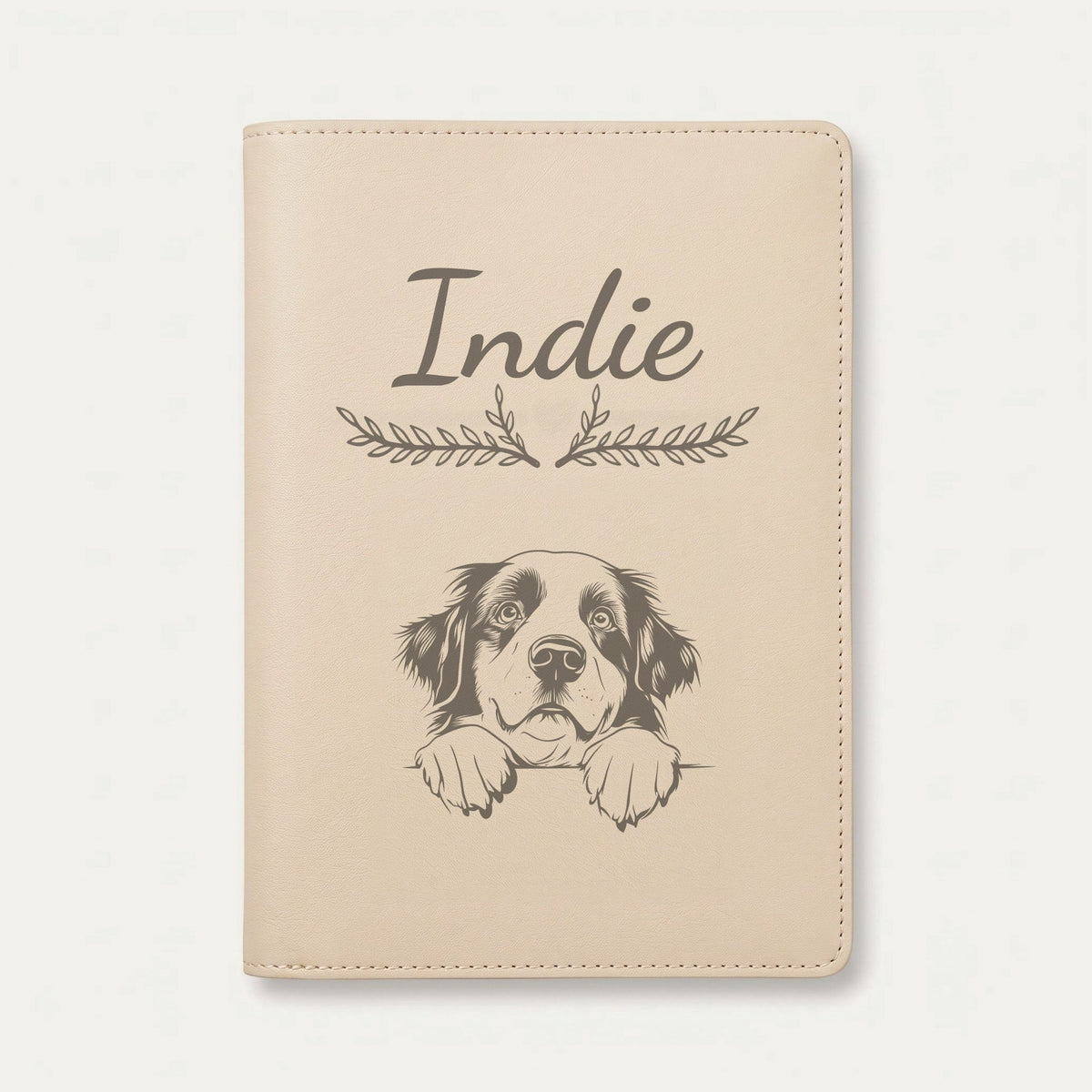 Protège carnet de santé chien personnalisé – Bouvier bernois — Crème vanille — Bouquet — gravure « Indie »