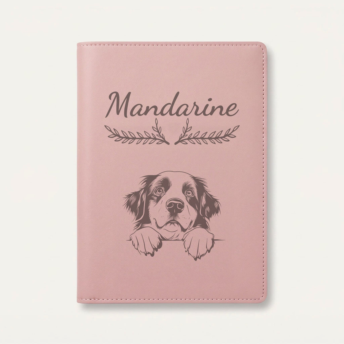 Protège carnet de santé chien personnalisé – Bouvier bernois — Rose dragée — Bouquet — gravure « Mandarine »