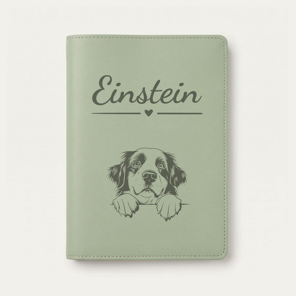 Protège carnet de santé chien personnalisé – Bouvier bernois — Vert sauge — Cœur — gravure « Einstein »