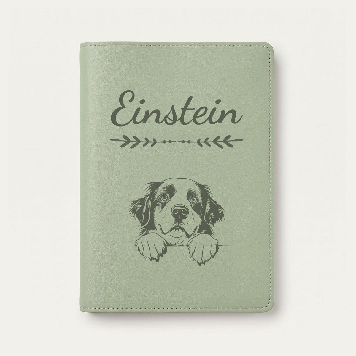Protège carnet de santé chien personnalisé – Bouvier bernois — Vert sauge — Flèche — gravure « Einstein »