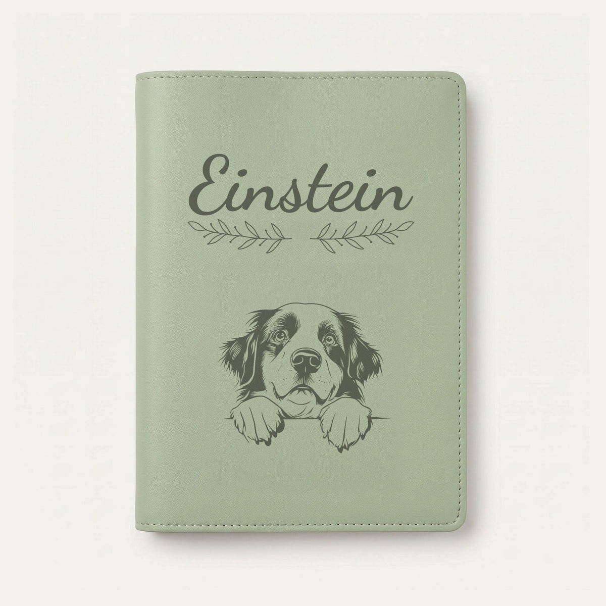 Protège carnet de santé chien personnalisé – Bouvier bernois — Vert sauge — Rameaux — gravure « Einstein »