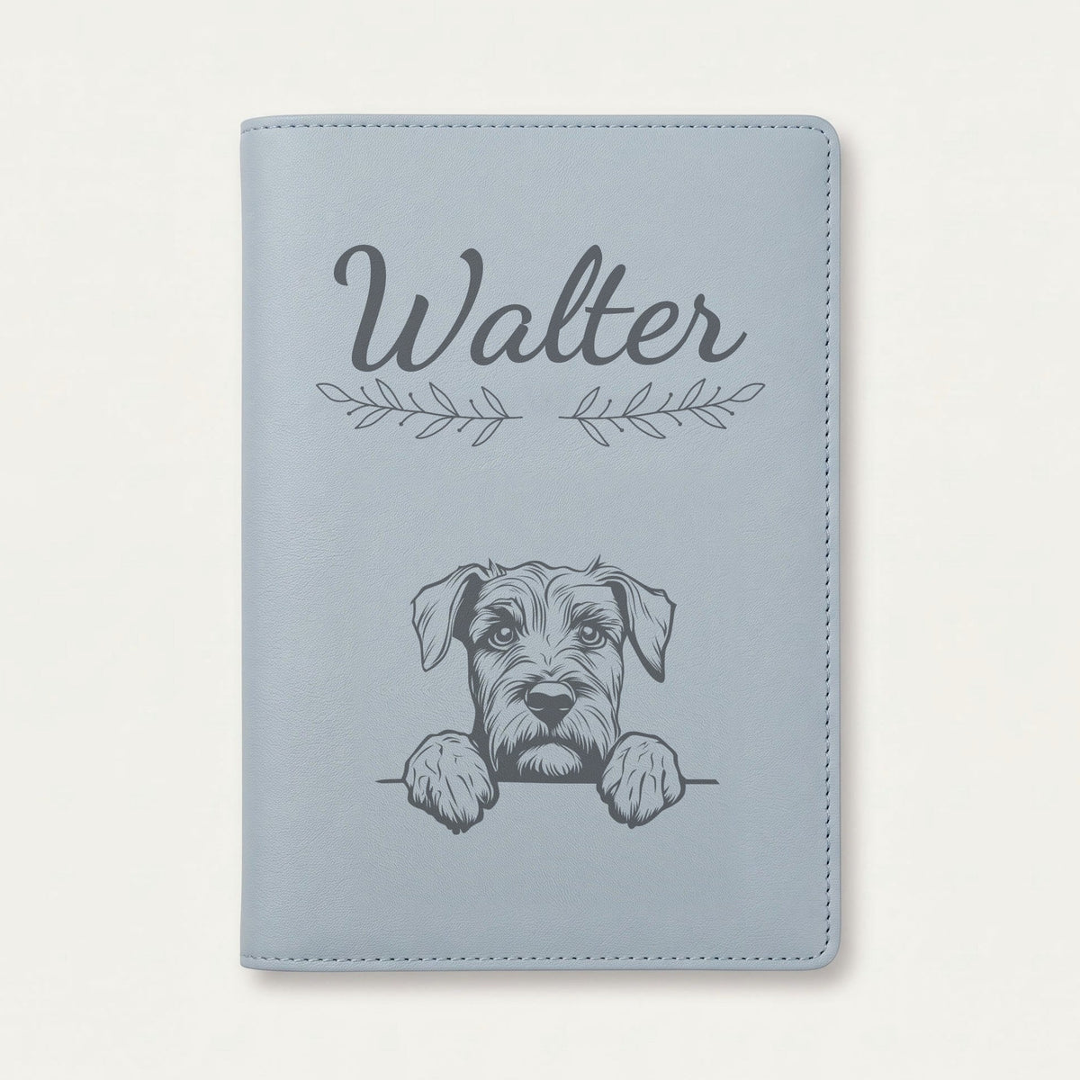 Protège carnet de santé chien personnalisé – Bouvier des Flandres — Bleu nuage — Rameaux — gravure « Walter »