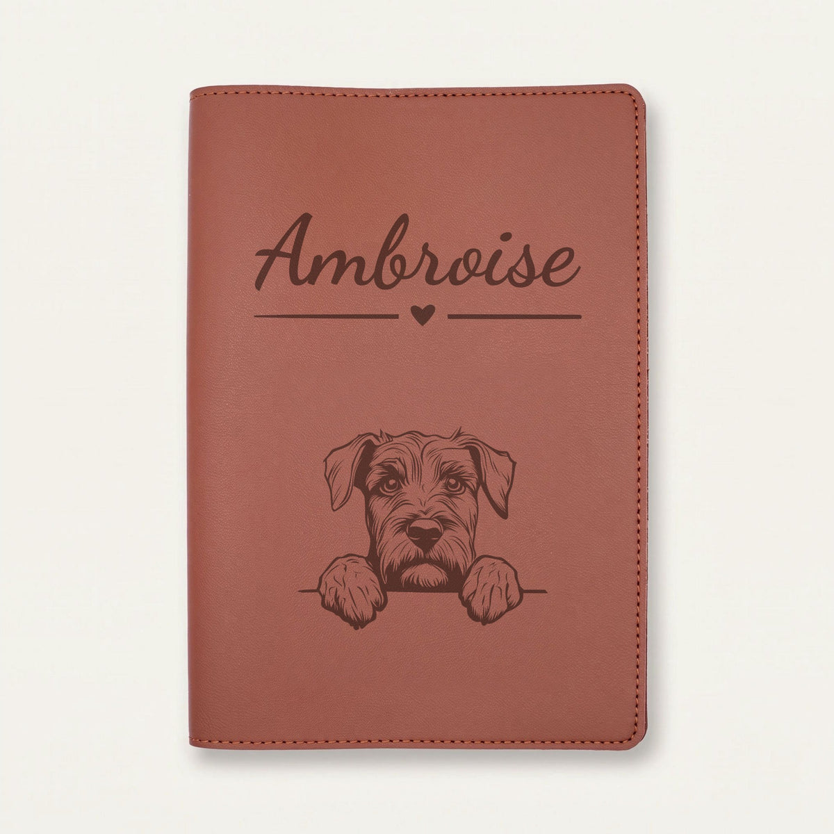 Protège carnet de santé chien personnalisé – Bouvier des Flandres — Chocolat — Cœur — gravure « Ambroise »