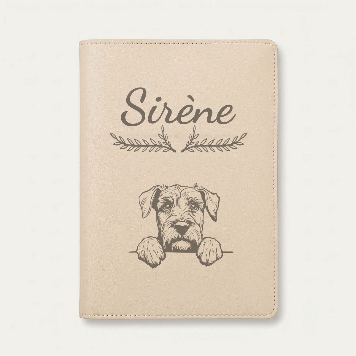 Protège carnet de santé chien personnalisé – Bouvier des Flandres — Crème vanille — Bouquet — gravure « Sirène »