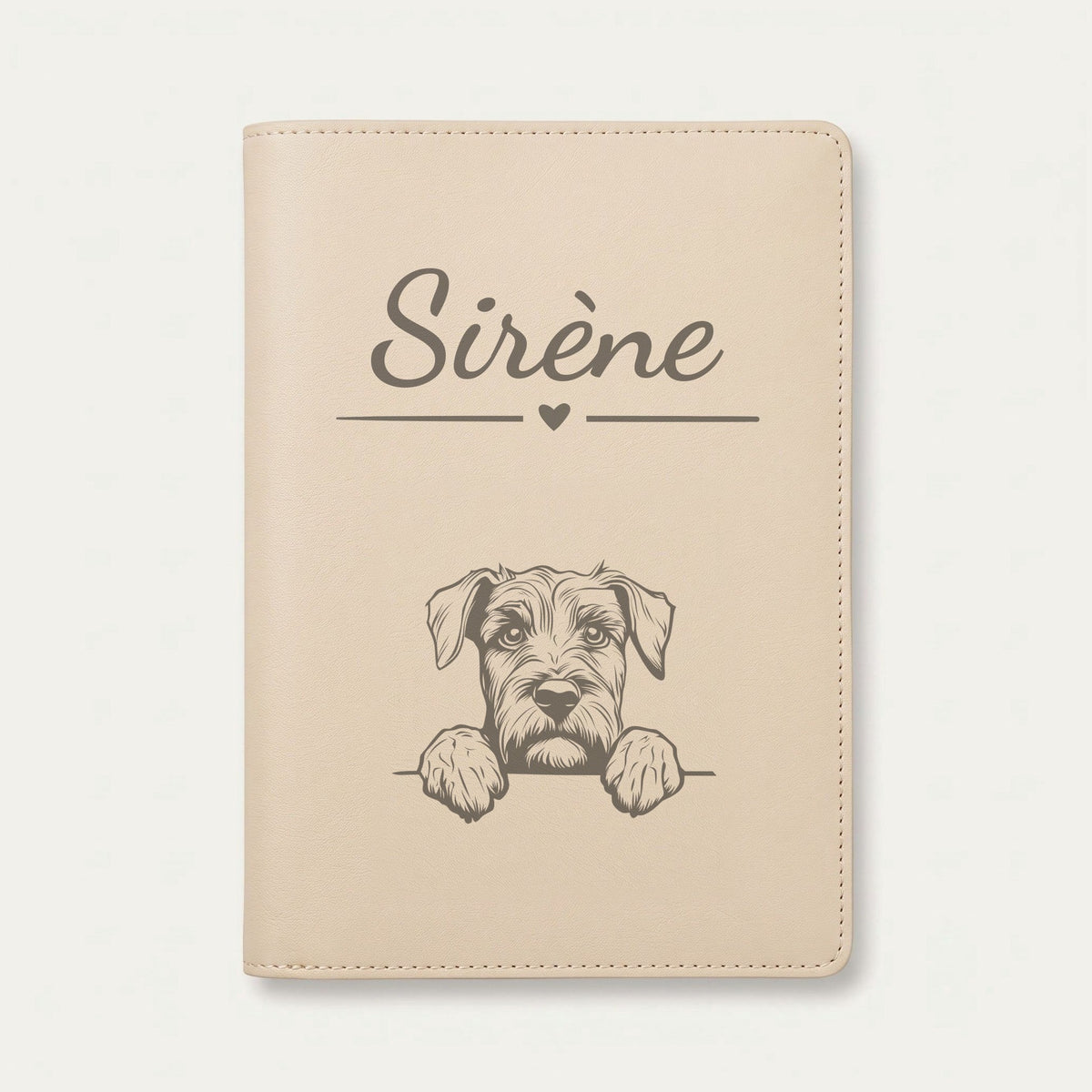 Protège carnet de santé chien personnalisé – Bouvier des Flandres — Crème vanille — Cœur — gravure « Sirène »
