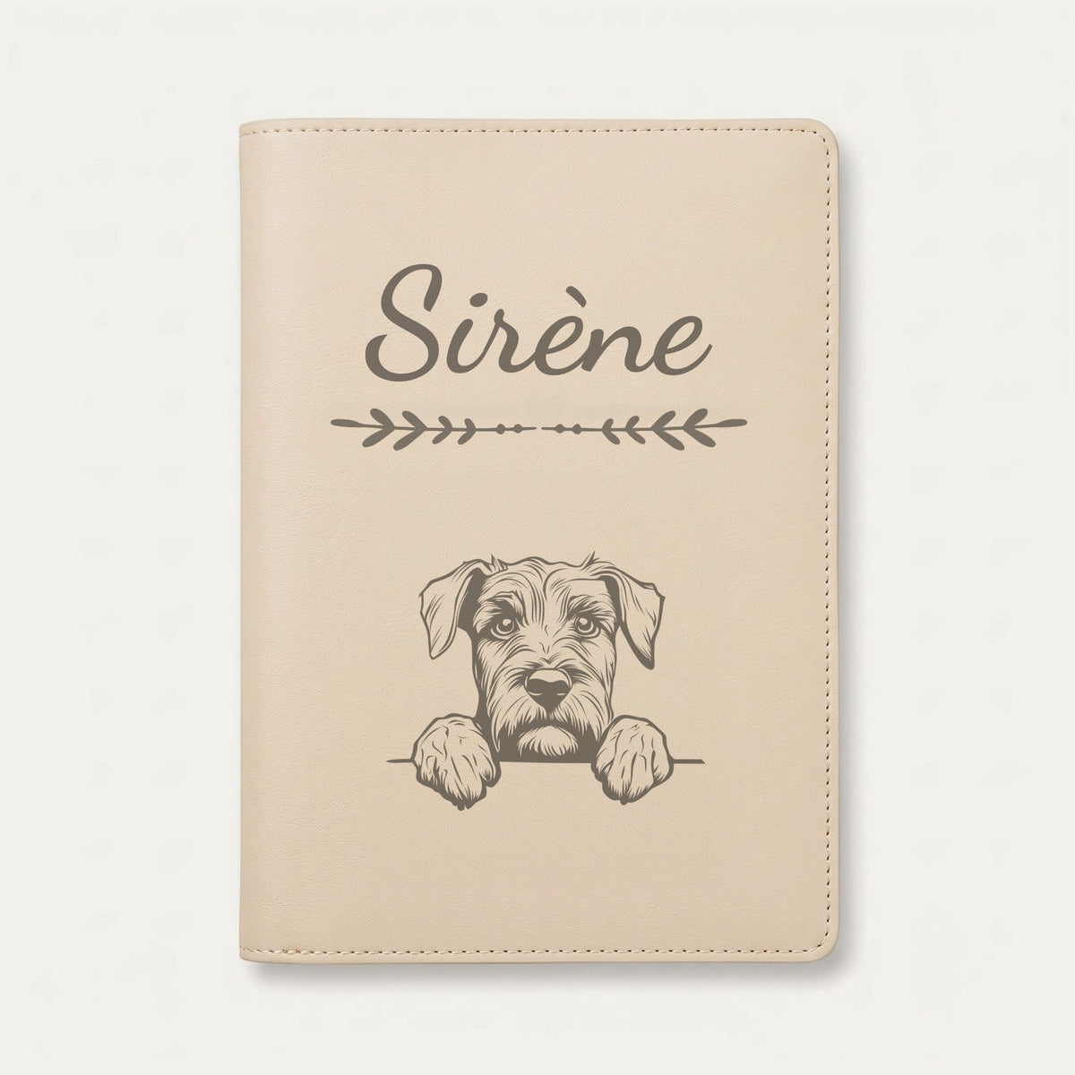 Protège carnet de santé chien personnalisé – Bouvier des Flandres — Crème vanille — Flèche — gravure « Sirène »