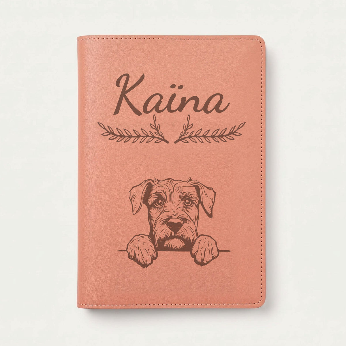 Protège carnet de santé chien personnalisé – Bouvier des Flandres — Terracotta — Bouquet — gravure « Kaïna »
