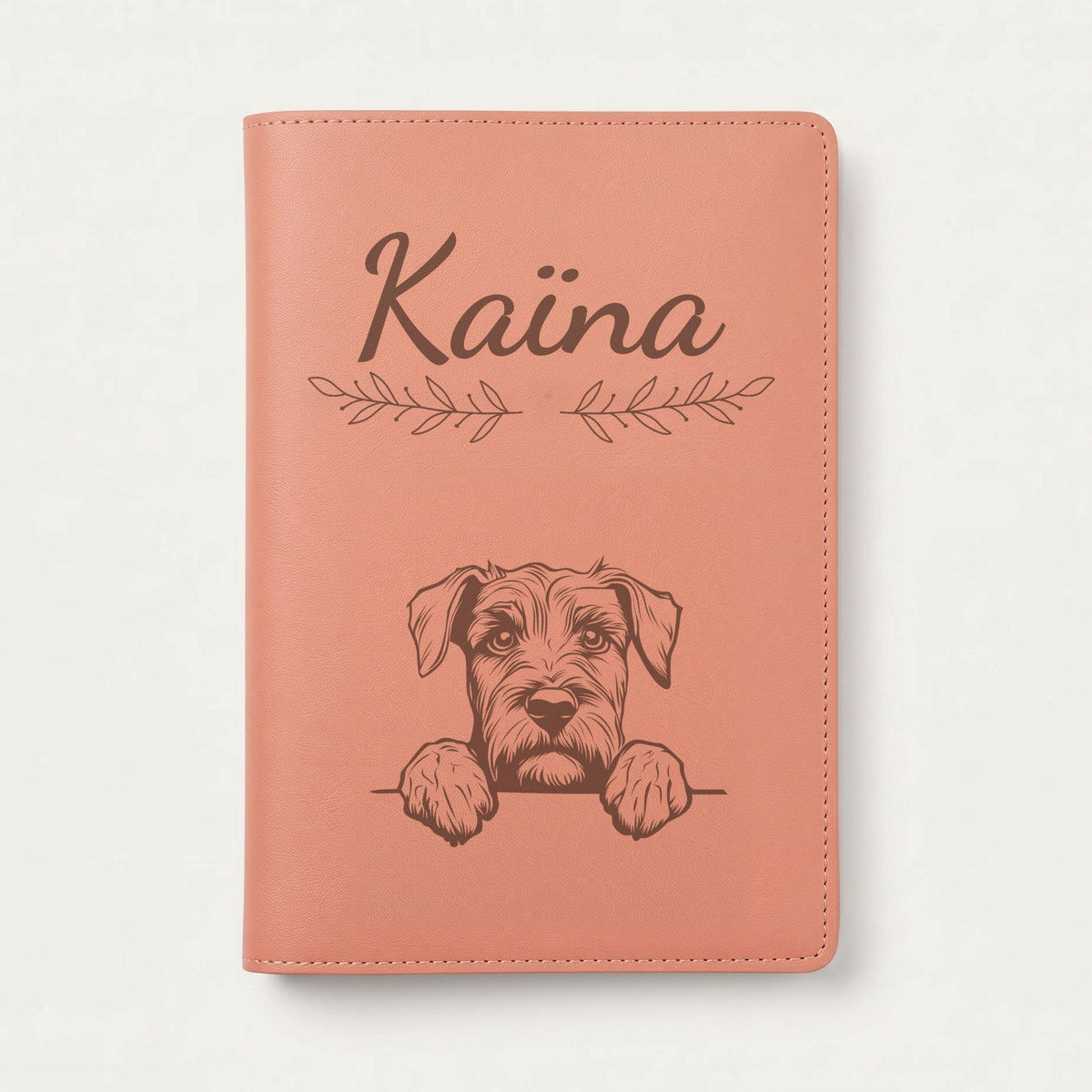 Protège carnet de santé chien personnalisé – Bouvier des Flandres — Terracotta — Rameaux — gravure « Kaïna »