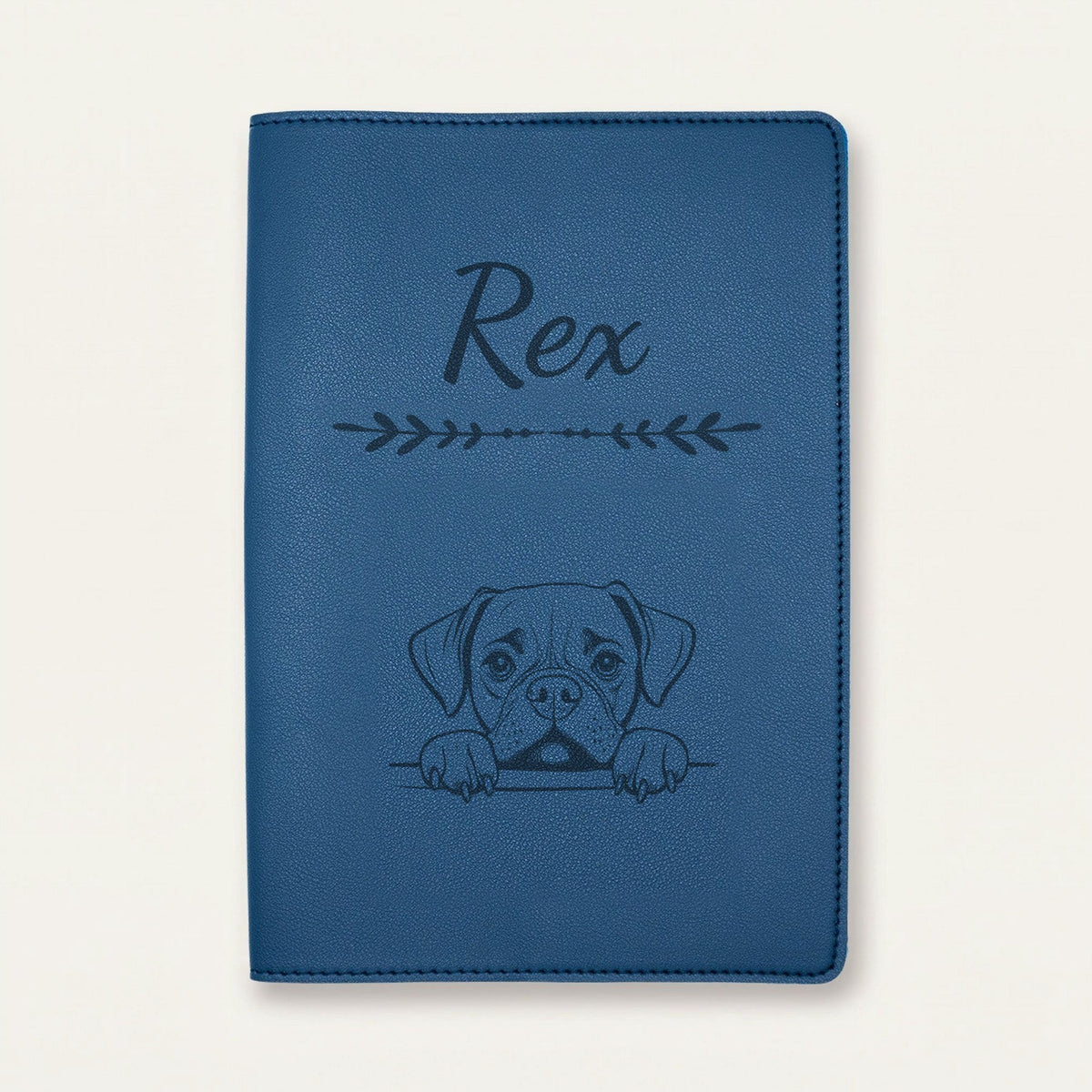 Protège carnet de santé chien personnalisé – Boxer — Bleu nuit — Flèche — gravure « Rex »