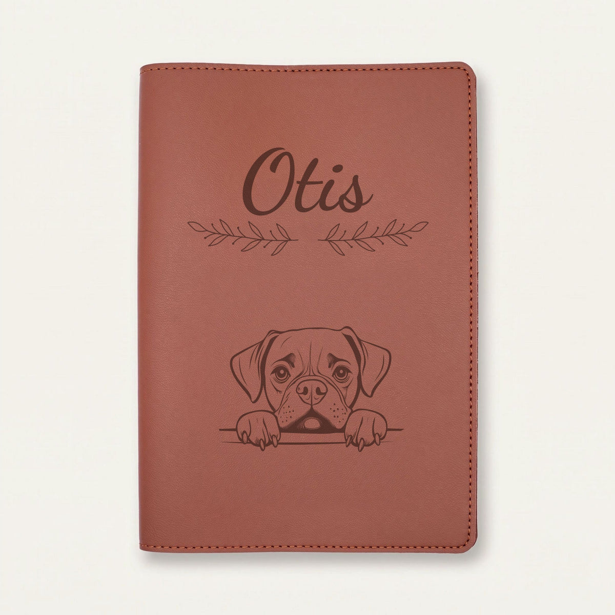 Protège carnet de santé chien personnalisé – Boxer — Chocolat — Rameaux — gravure « Otis »