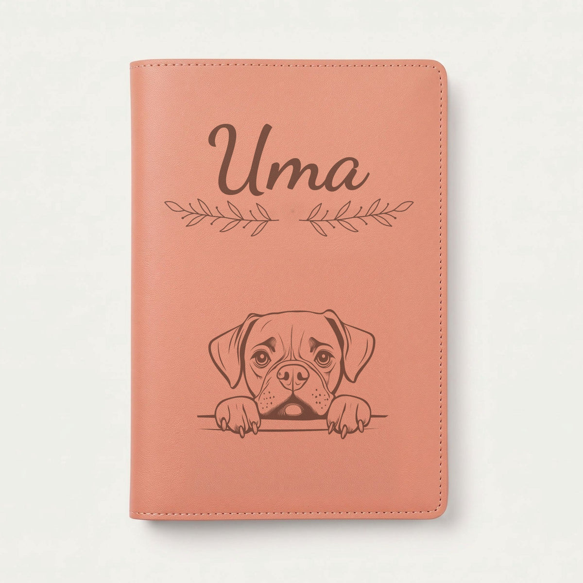 Protège carnet de santé chien personnalisé – Boxer — Terracotta — Rameaux — gravure « Uma »
