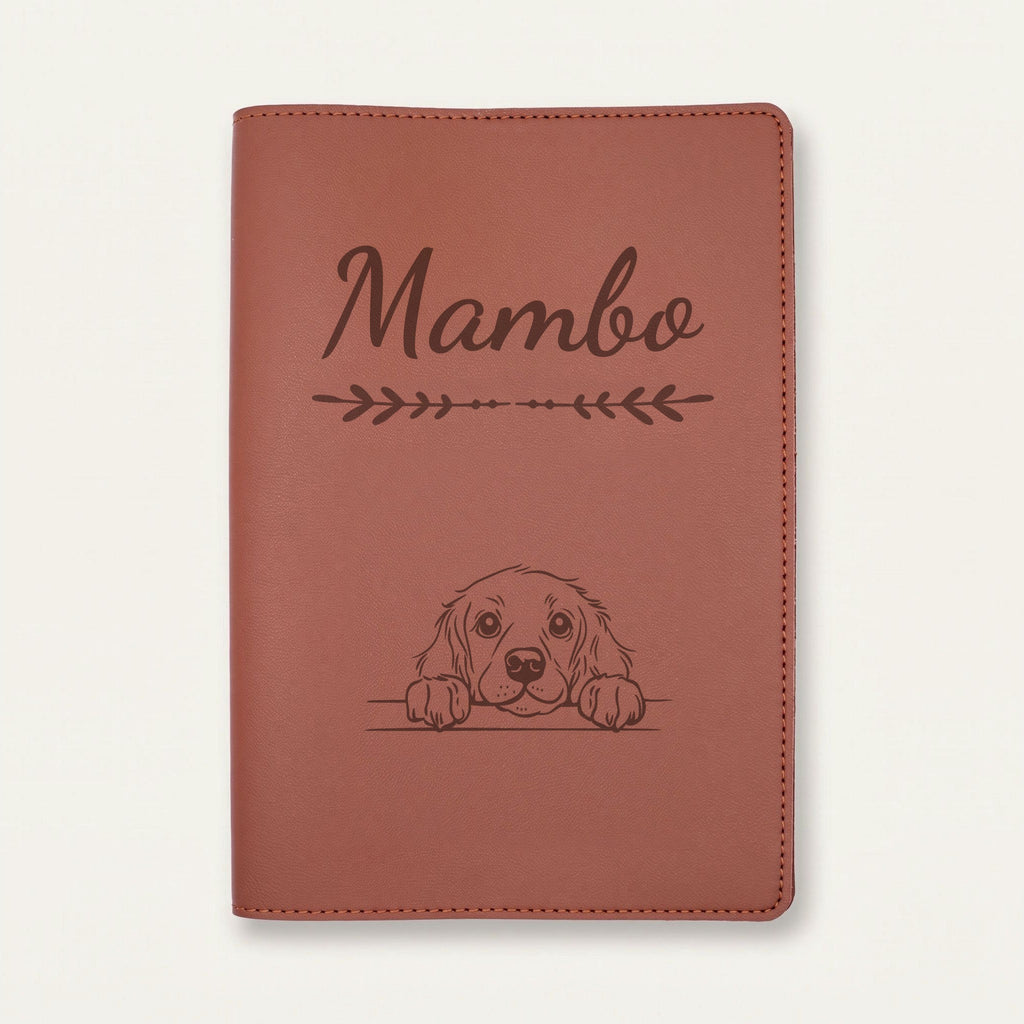 Protège carnet de santé chien personnalisé – Boykin spaniel — Chocolat — Flèche — gravure « Mambo »