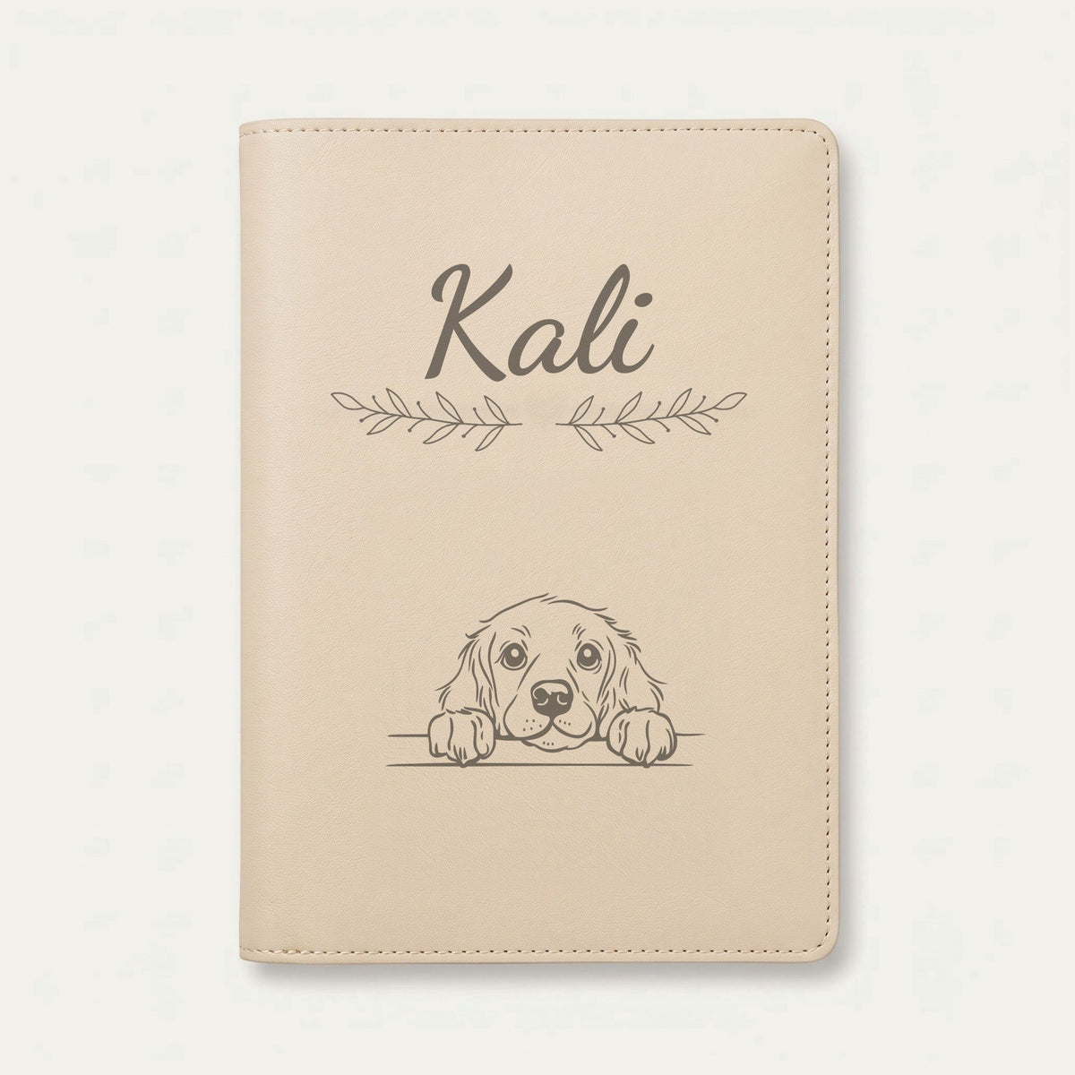 Protège carnet de santé chien personnalisé – Boykin spaniel — Crème vanille — Rameaux — gravure « Kali »