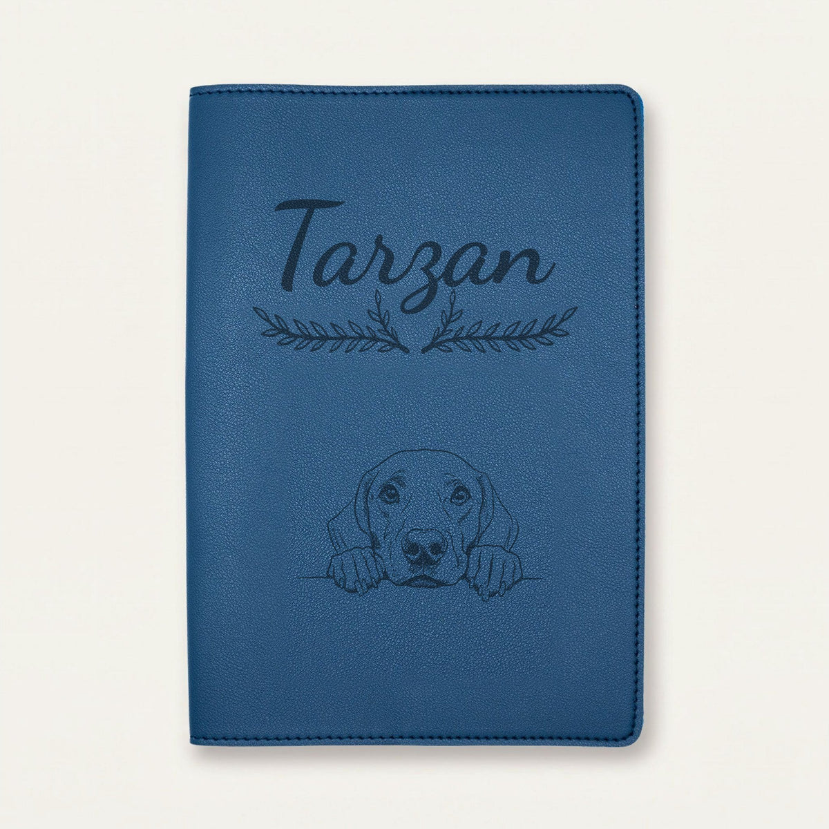 Protège carnet de santé chien personnalisé – Braque allemand — Bleu nuit — Bouquet — gravure « Tarzan »