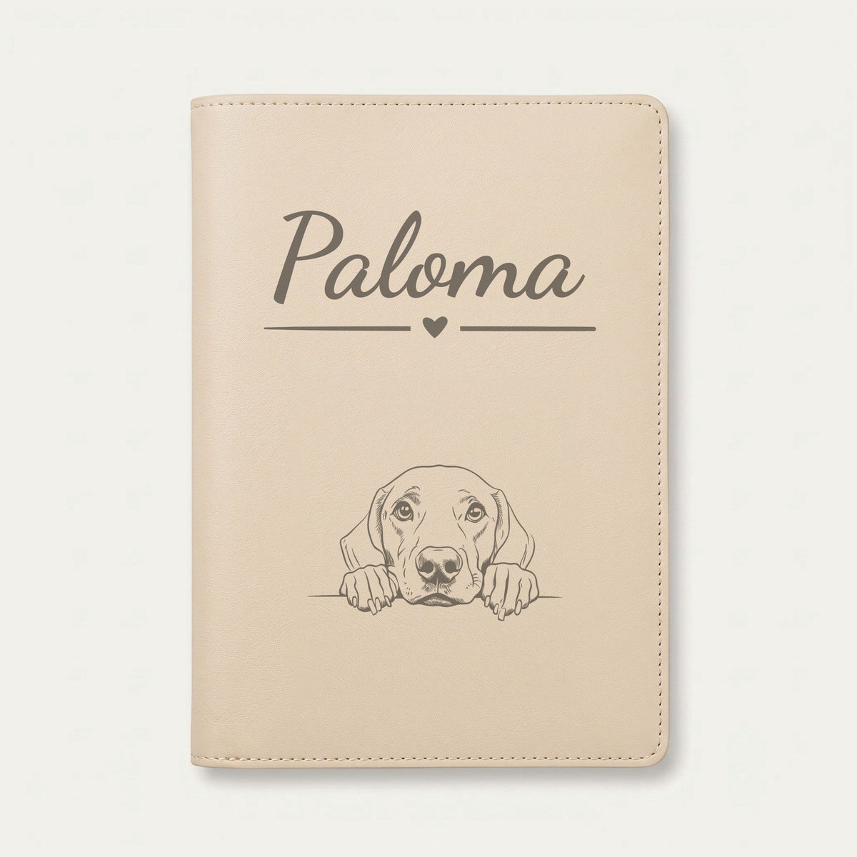 Protège carnet de santé chien personnalisé – Braque allemand — Crème vanille — Cœur — gravure « Paloma »