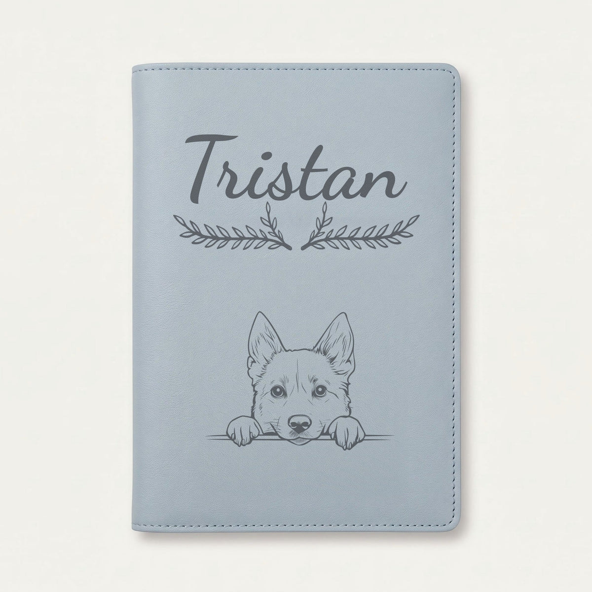 Protège carnet de santé chien personnalisé – Buhund norvégien — Bleu nuage — Bouquet — gravure « Tristan »