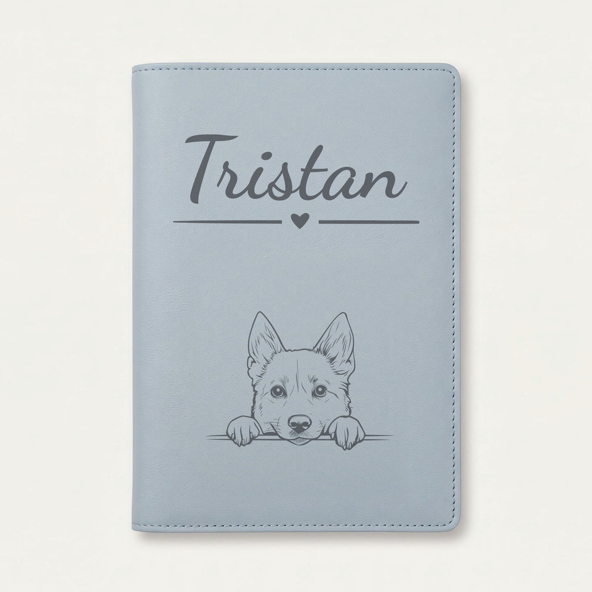 Protège carnet de santé chien personnalisé – Buhund norvégien — Bleu nuage — Cœur — gravure « Tristan »