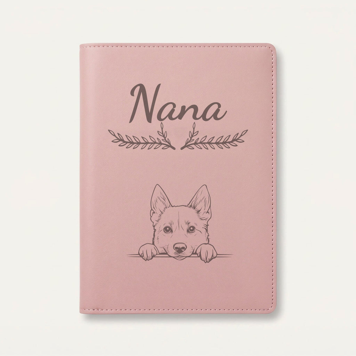 Protège carnet de santé chien personnalisé – Buhund norvégien — Rose dragée — Bouquet — gravure « Nana »