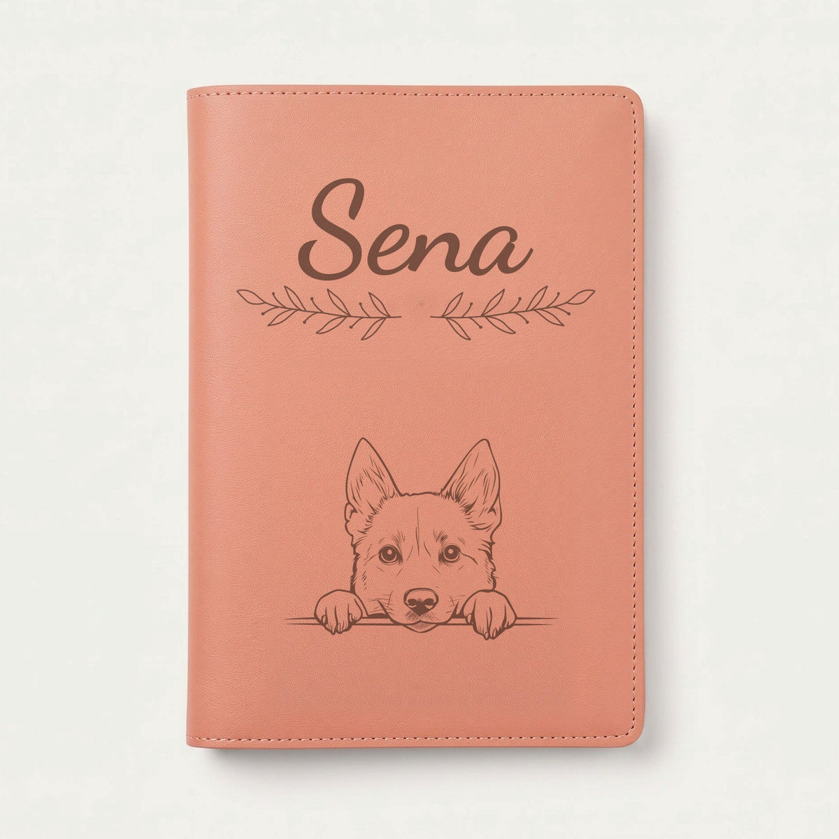 Protège carnet de santé chien personnalisé – Buhund norvégien — Terracotta — Rameaux — gravure « Sena »