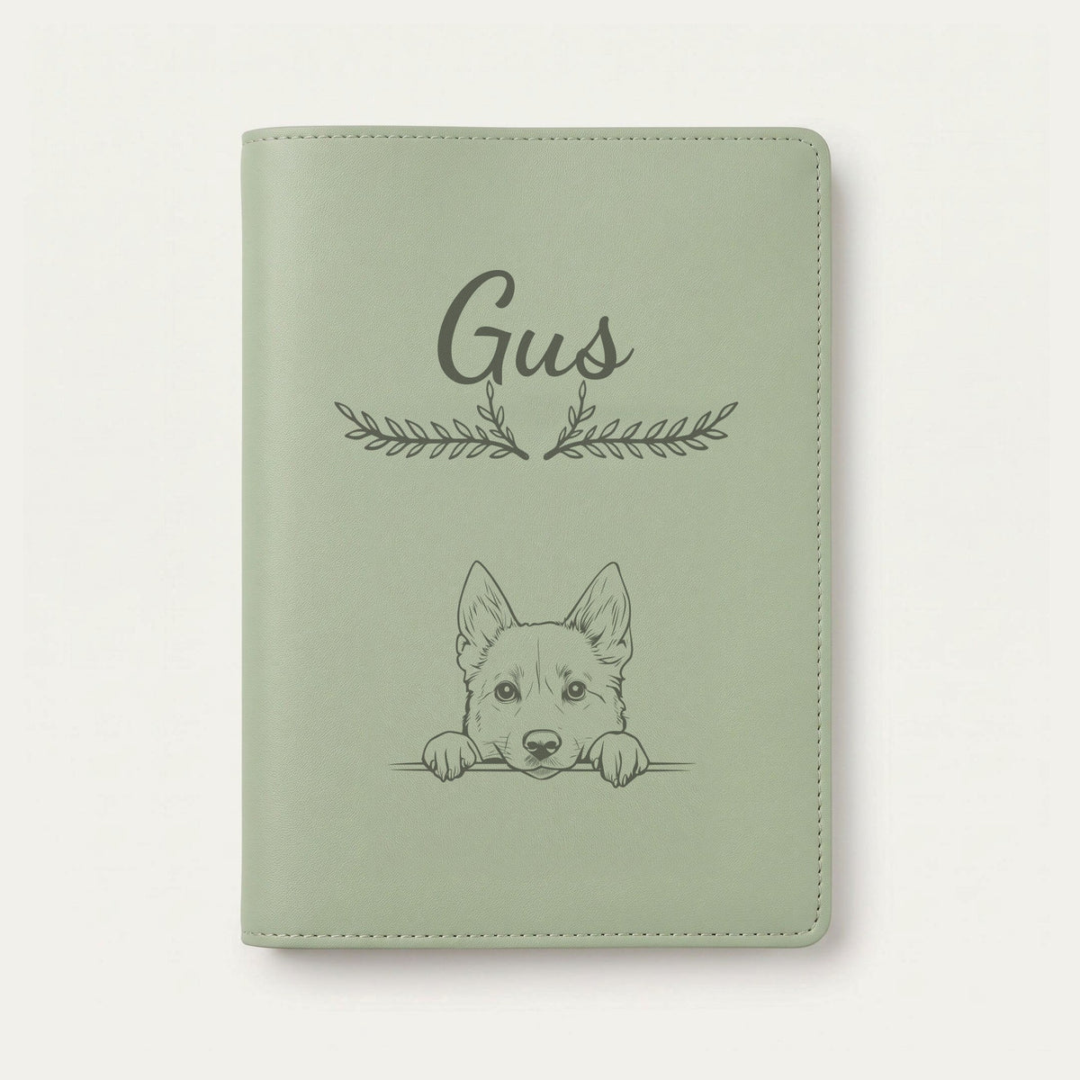 Protège carnet de santé chien personnalisé – Buhund norvégien — Vert sauge — Bouquet — gravure « Gus »