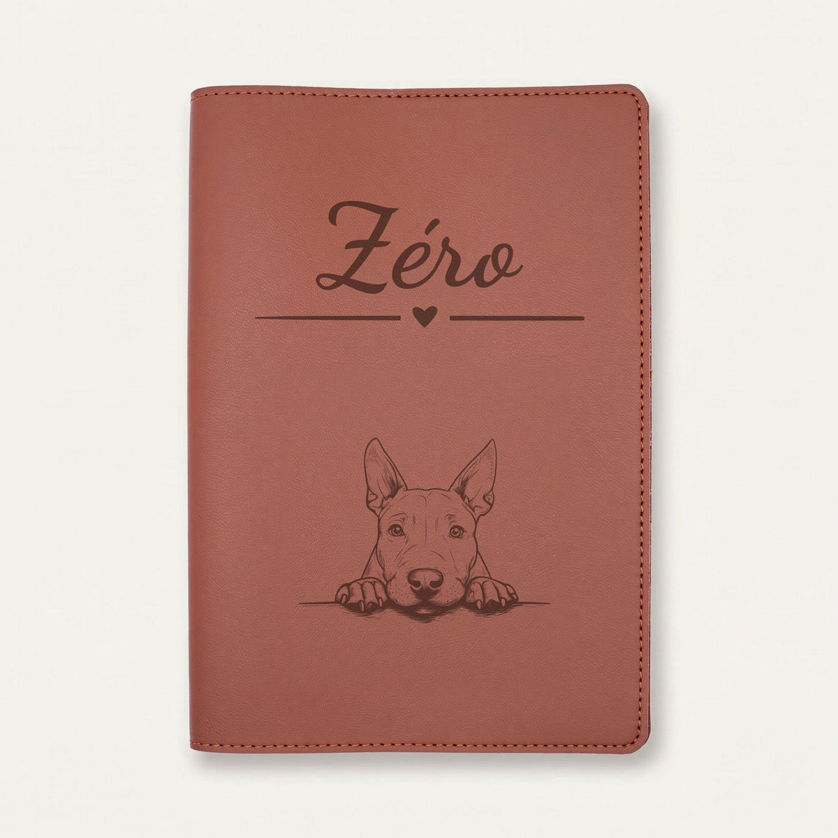 Protège carnet de santé chien personnalisé – Bull terrier — Chocolat — Cœur — gravure « Zéro »