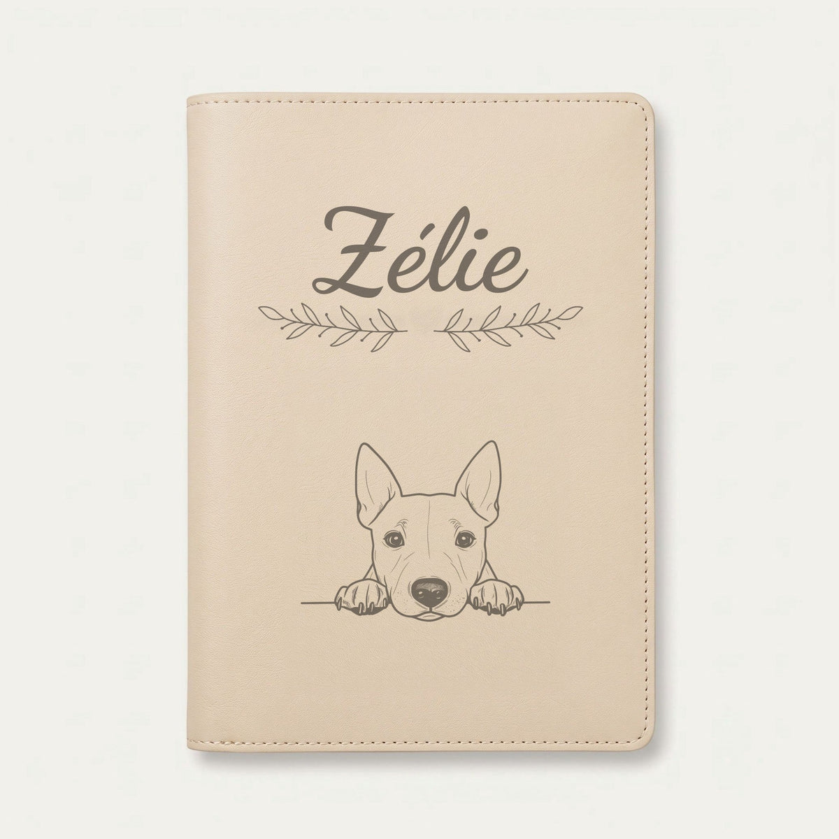 Protège carnet de santé chien personnalisé – Bull terrier miniature — Crème vanille — Rameaux — gravure « Zélie »