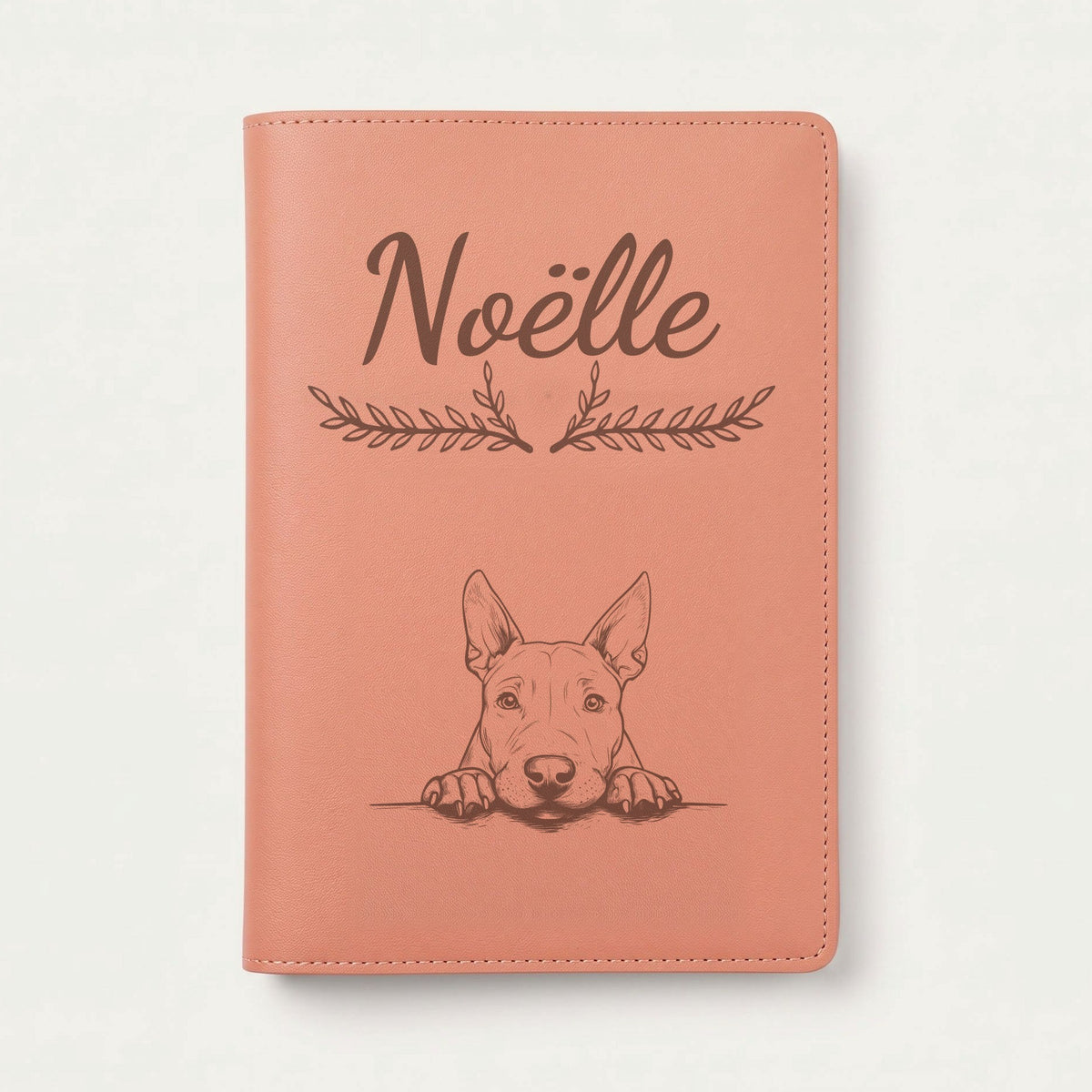 Protège carnet de santé chien personnalisé – Bull terrier — Terracotta — Bouquet — gravure « Noëlle »