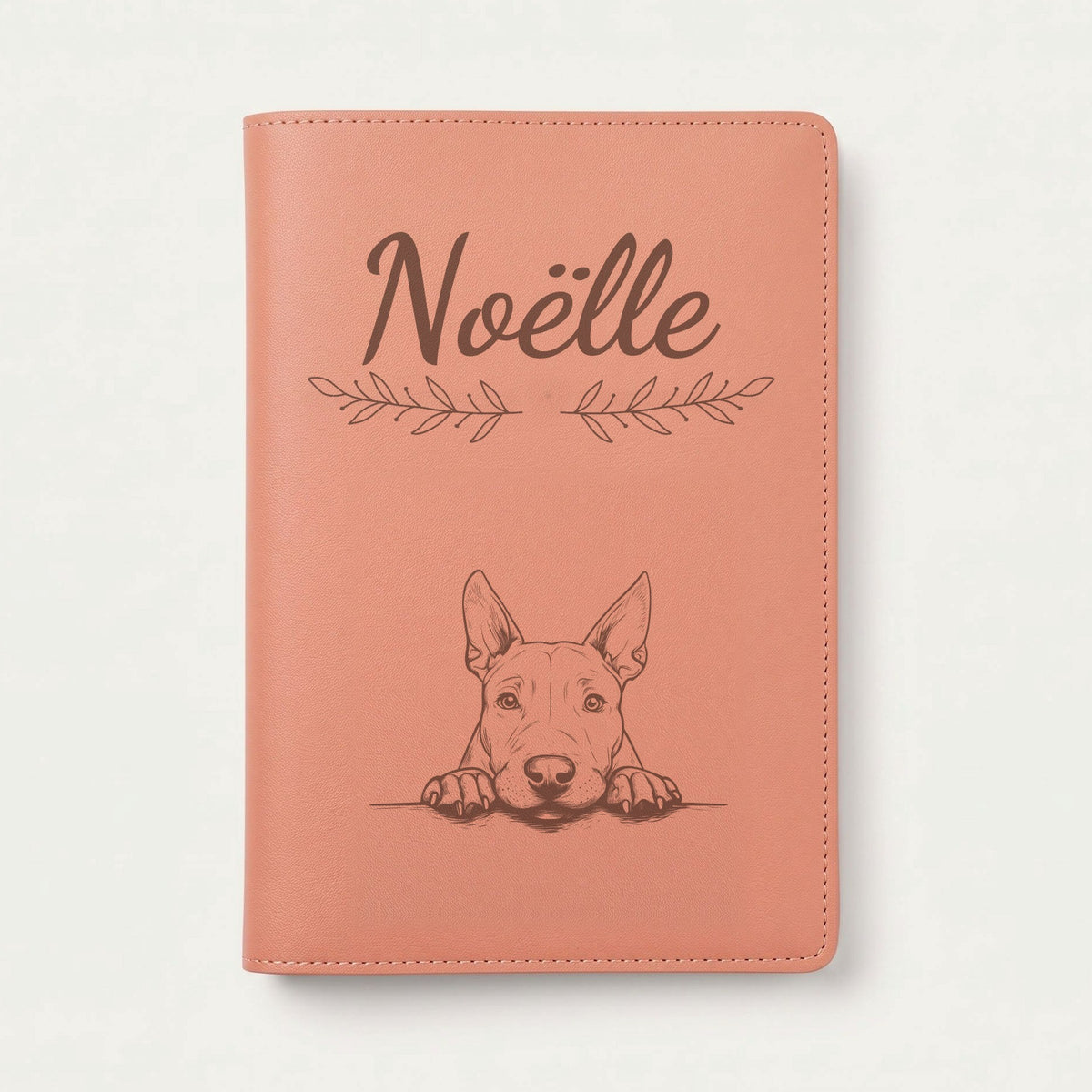 Protège carnet de santé chien personnalisé – Bull terrier — Terracotta — Rameaux — gravure « Noëlle »
