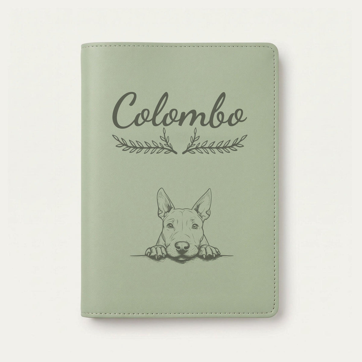 Protège carnet de santé chien personnalisé – Bull terrier — Vert sauge — Bouquet — gravure « Colombo »