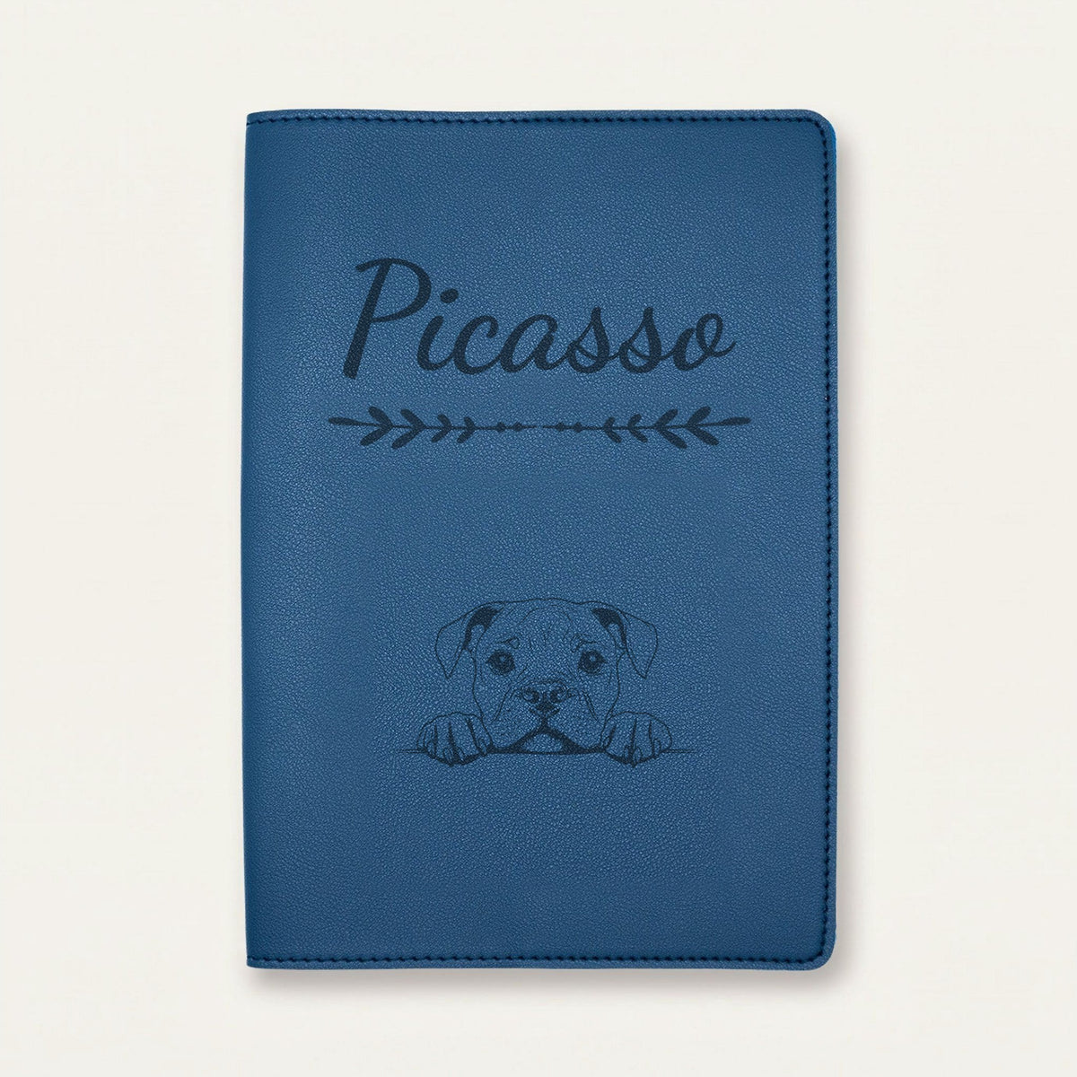 Protège carnet de santé chien personnalisé – Bulldog américain — Bleu nuit — Flèche — gravure « Picasso »
