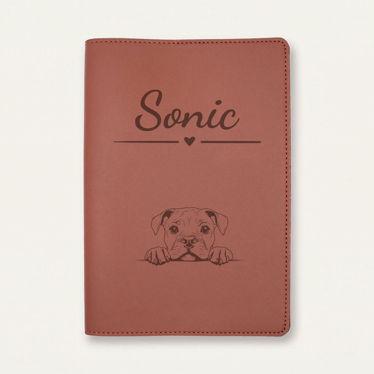 Protège carnet de santé chien personnalisé – Bulldog américain — Chocolat — Cœur — gravure « Sonic »