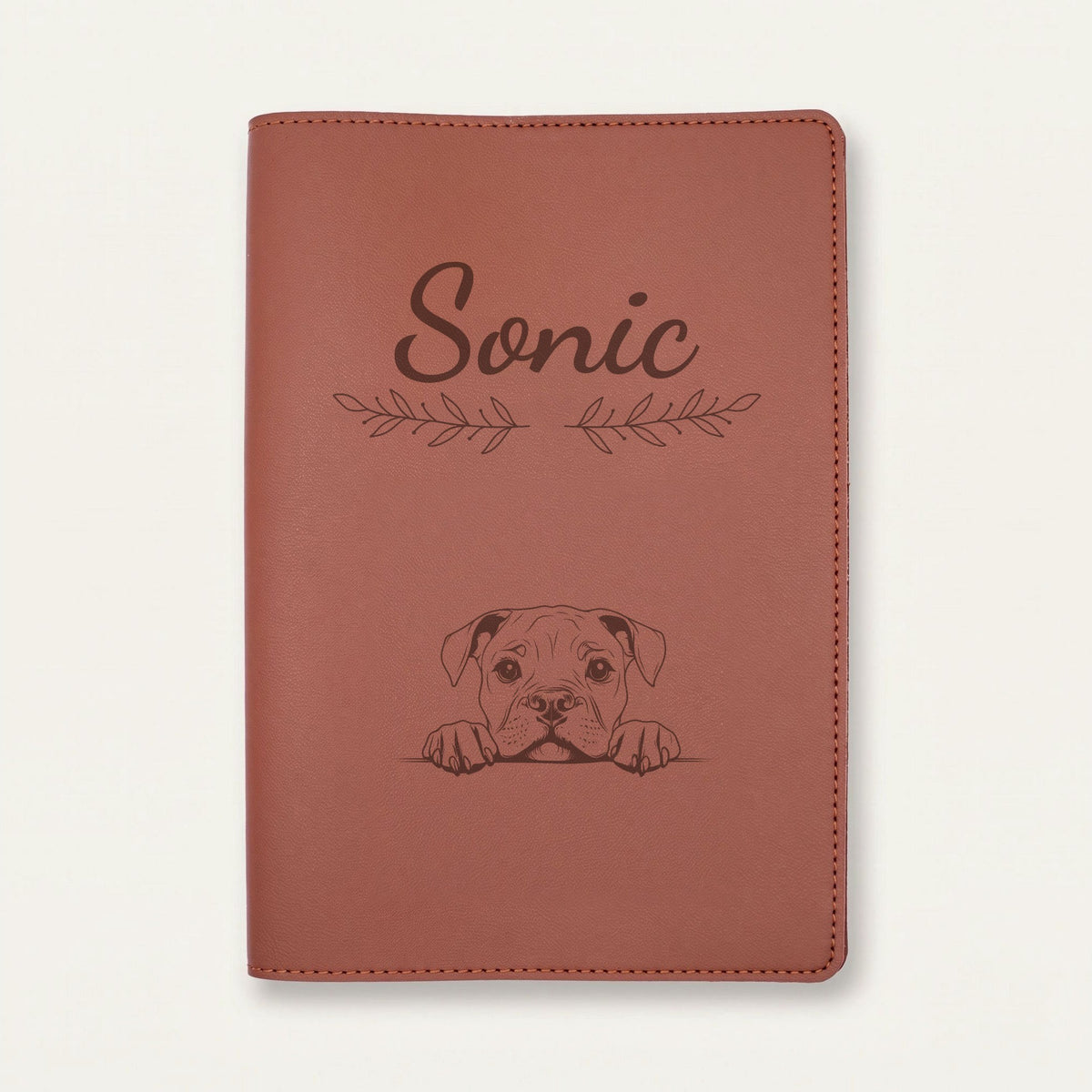 Protège carnet de santé chien personnalisé – Bulldog américain — Chocolat — Rameaux — gravure « Sonic »