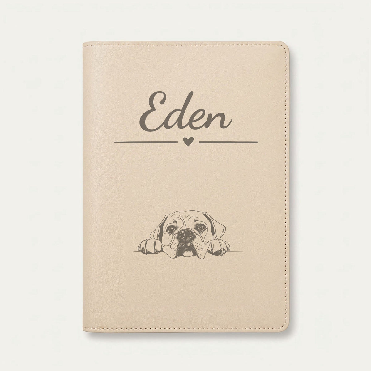 Protège carnet de santé chien personnalisé – Bullmastiff — Crème vanille — Cœur — gravure « Eden »