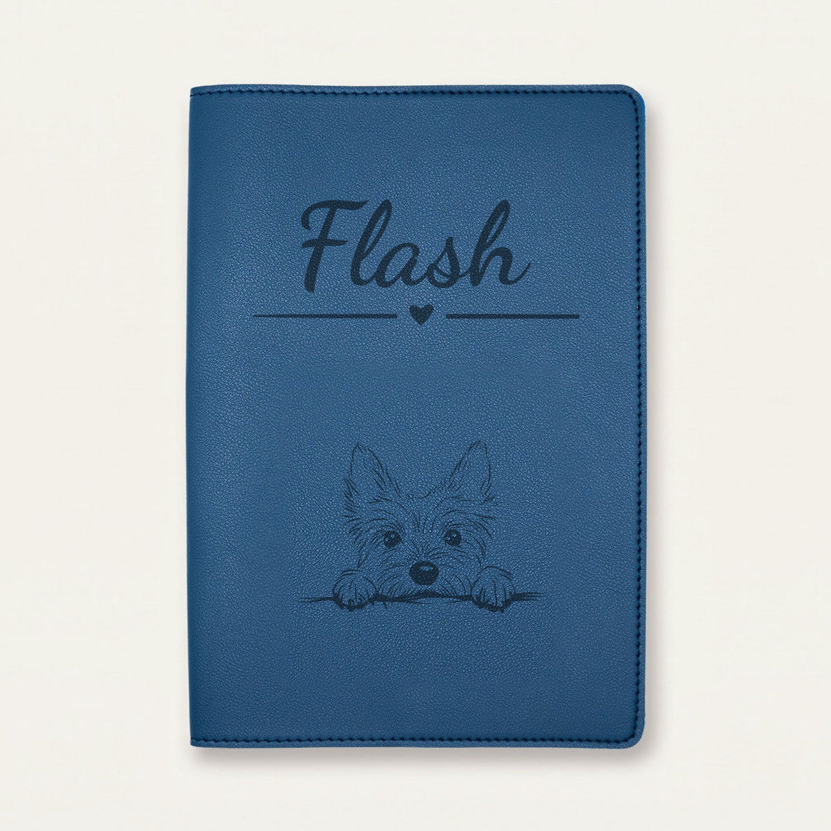 Protège carnet de santé chien personnalisé – Cairn terrier — Bleu nuit — Cœur — gravure « Flash »