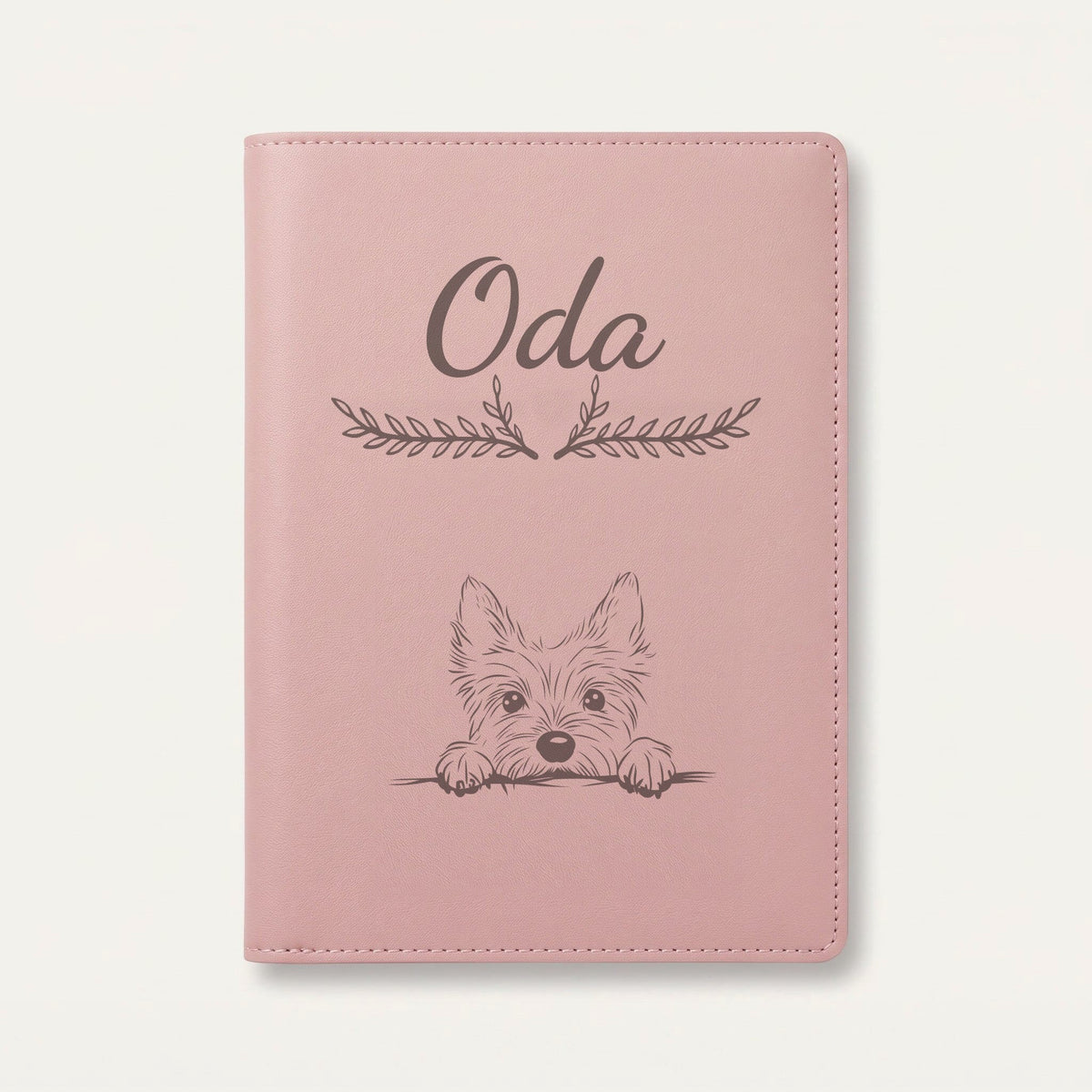 Protège carnet de santé chien personnalisé – Cairn terrier — Rose dragée — Bouquet — gravure « Oda »