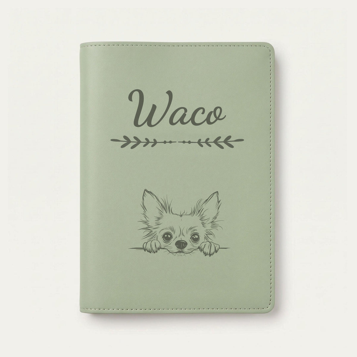 Protège carnet de santé chien personnalisé – Chien chinois à crête — Vert sauge — Flèche — gravure « Waco »