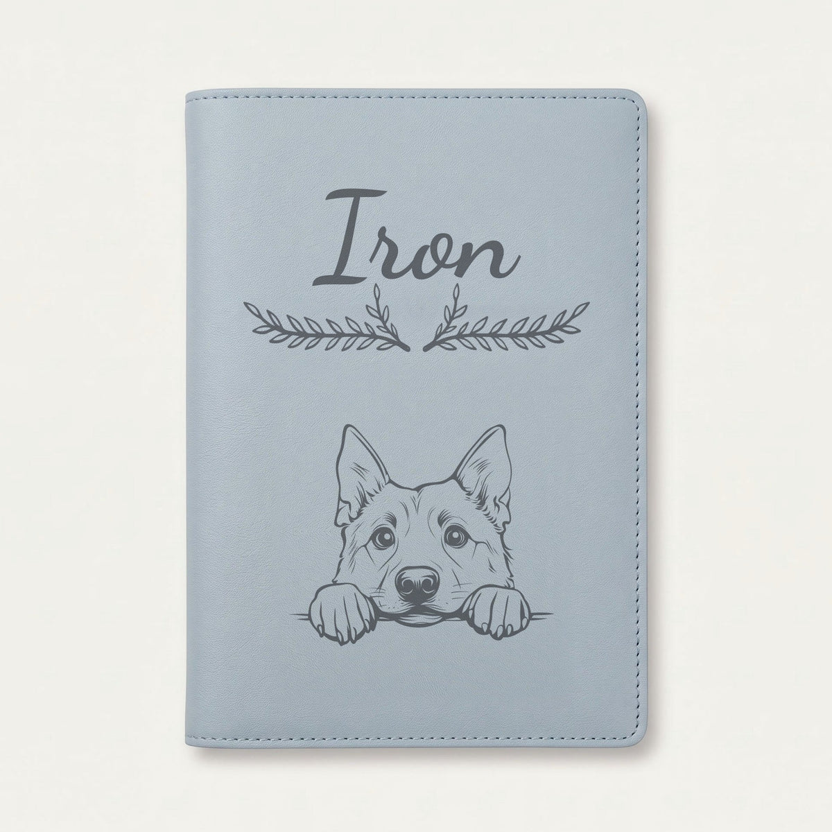 Protège carnet de santé chien personnalisé – Chien d'élan norvégien — Bleu nuage — Bouquet — gravure « Iron »