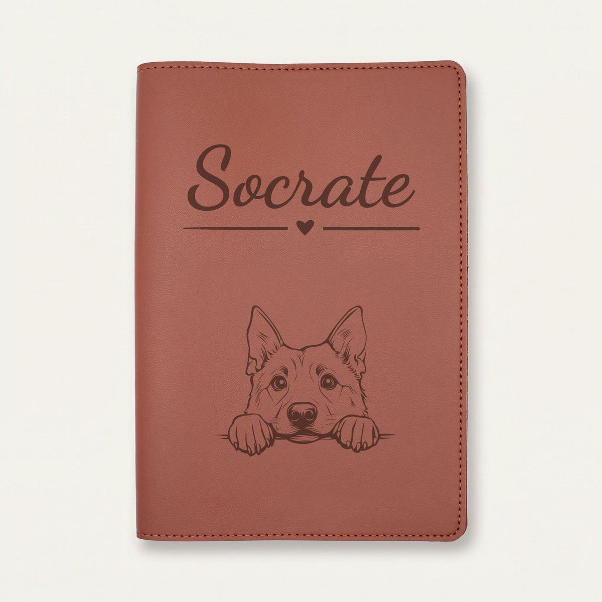 Protège carnet de santé chien personnalisé – Chien d'élan norvégien — Chocolat — Cœur — gravure « Socrate »