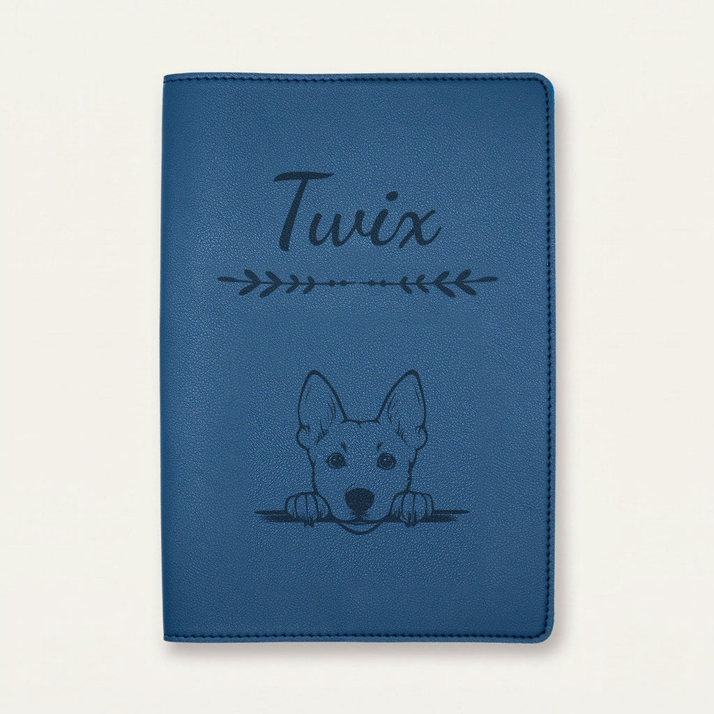 Protège carnet de santé chien personnalisé – Chien de Canaan — Bleu nuit — Flèche — gravure « Twix »