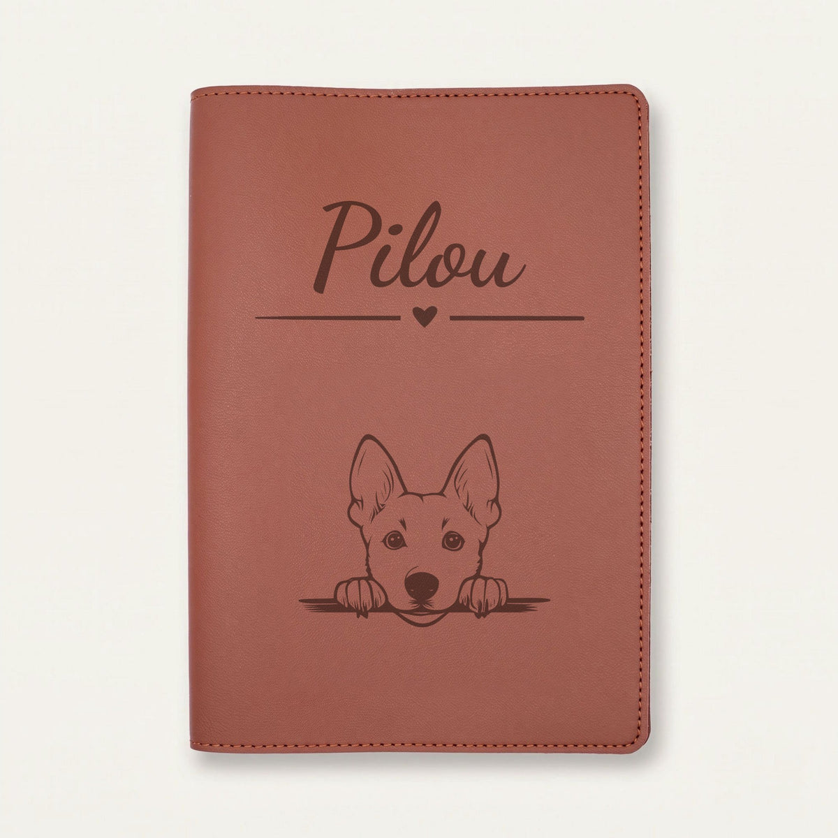 Protège carnet de santé chien personnalisé – Chien de Canaan — Chocolat — Cœur — gravure « Pilou »