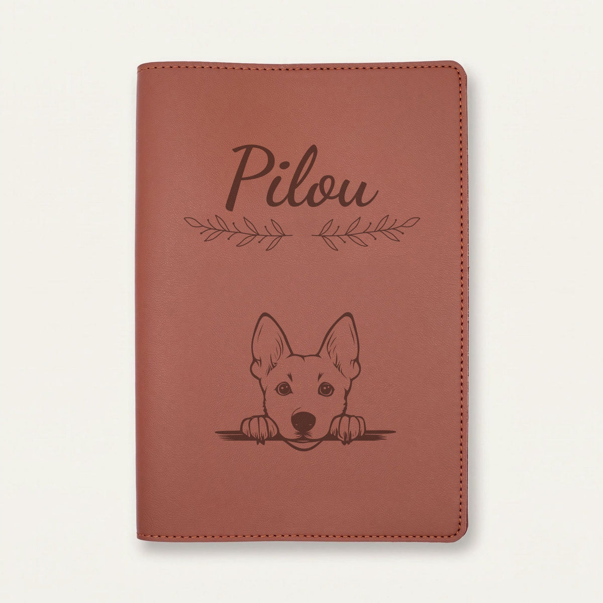Protège carnet de santé chien personnalisé – Chien de Canaan — Chocolat — Rameaux — gravure « Pilou »