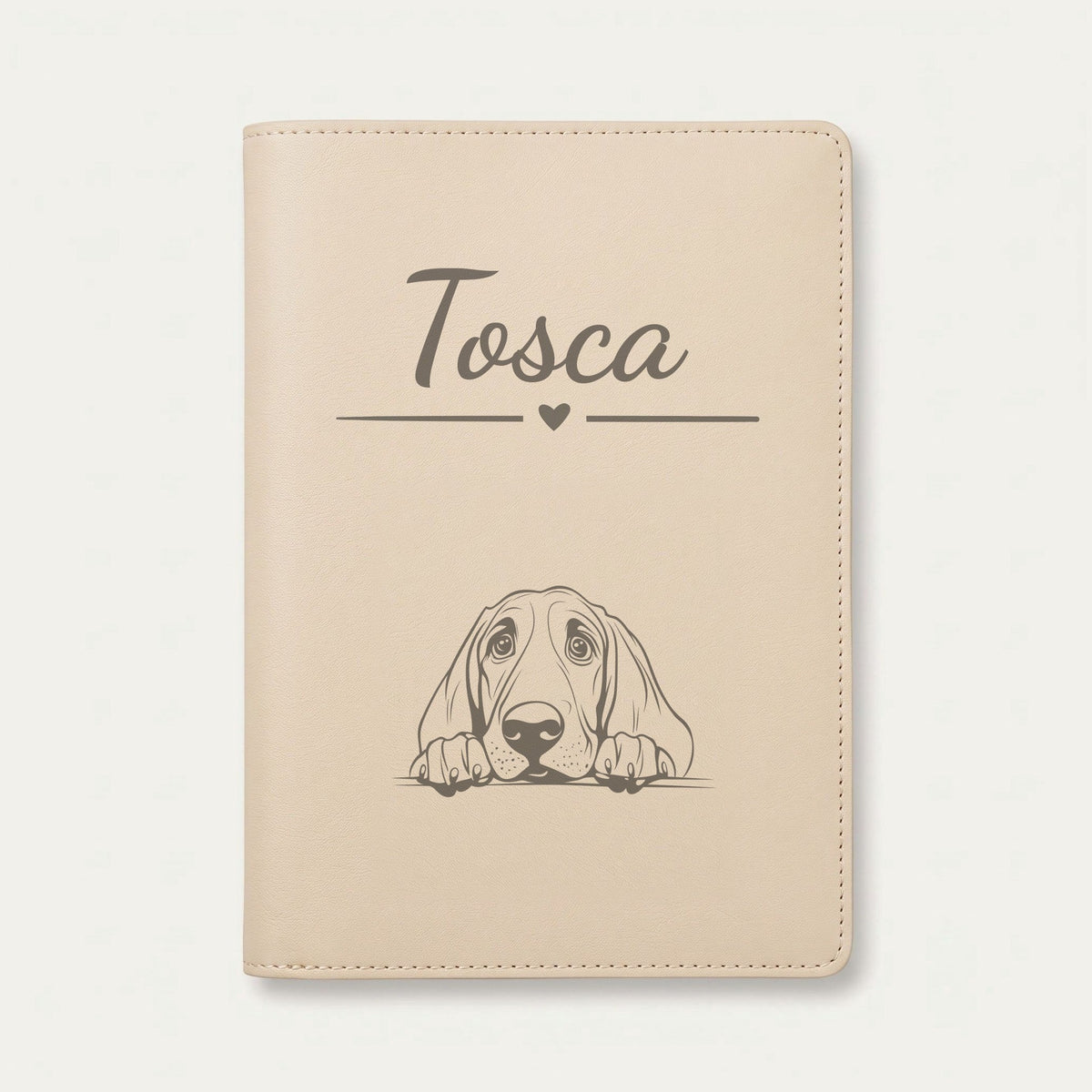 Protège carnet de santé chien personnalisé – Chien de Saint-Hubert — Crème vanille — Cœur — gravure « Tosca »