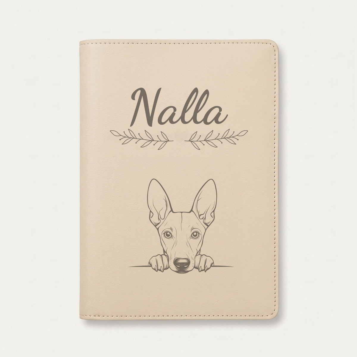 Protège carnet de santé chien personnalisé – Chien du pharaon — Crème vanille — Rameaux — gravure « Nalla »