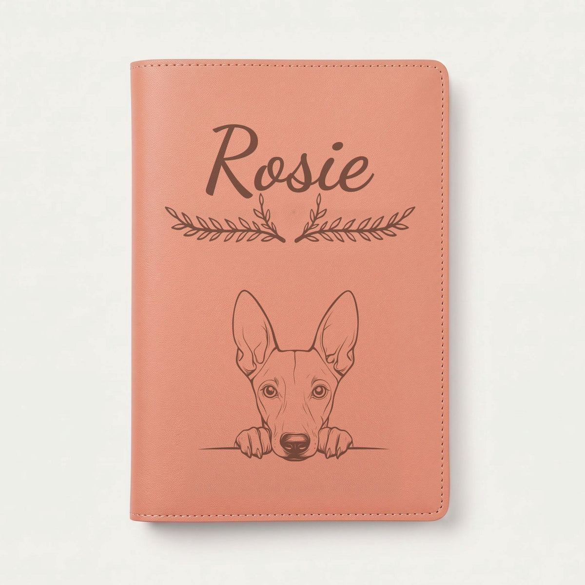 Protège carnet de santé chien personnalisé – Chien du pharaon — Terracotta — Bouquet — gravure « Rosie »