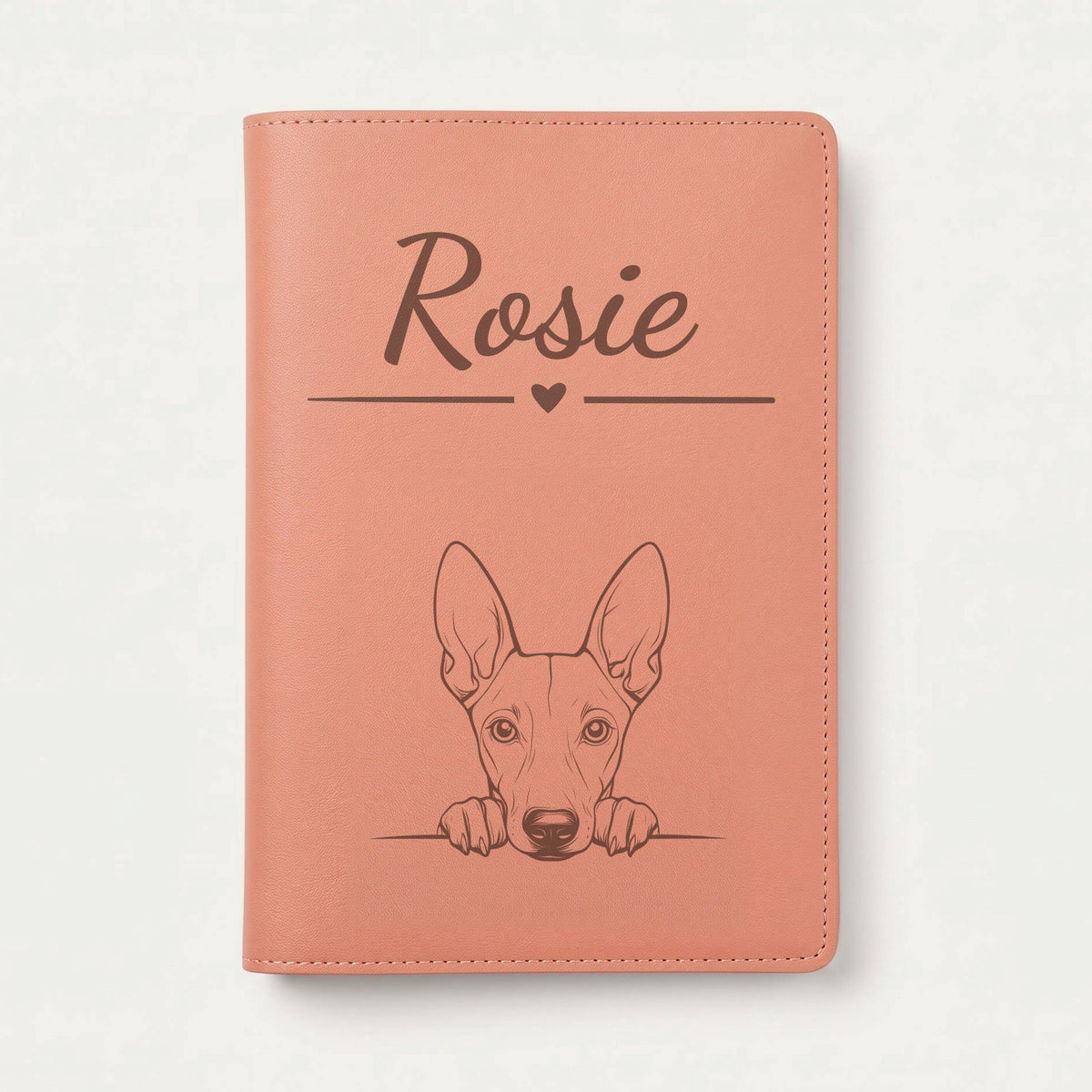 Protège carnet de santé chien personnalisé – Chien du pharaon — Terracotta — Cœur — gravure « Rosie »